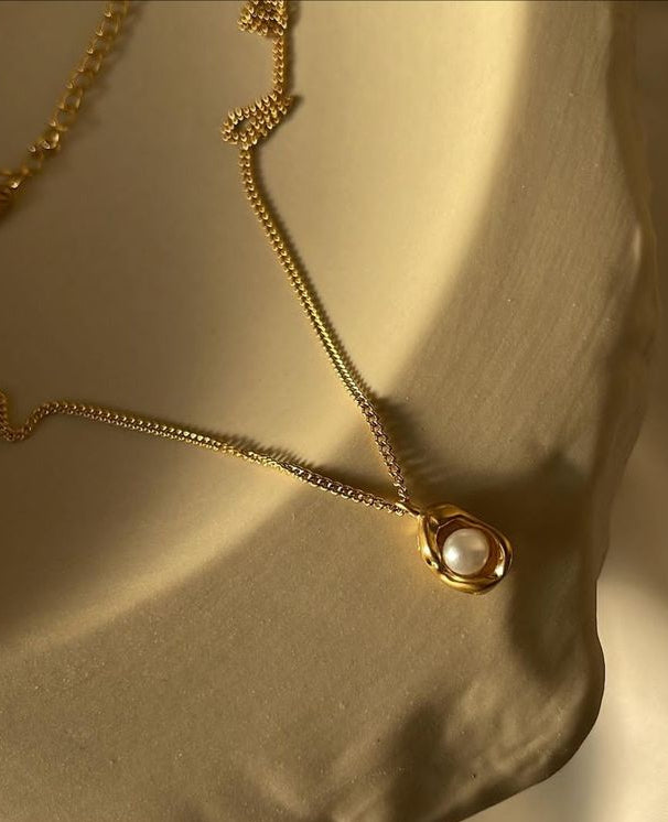 Golden Pearl Pendant Necklace