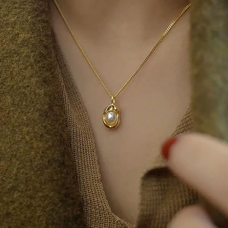 Golden Pearl Pendant Necklace